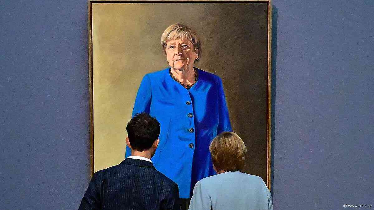 "Da häng' ich dann eben": Angela Merkel enthüllt ihr Porträt für die Ahnengalerie des Kanzleramts