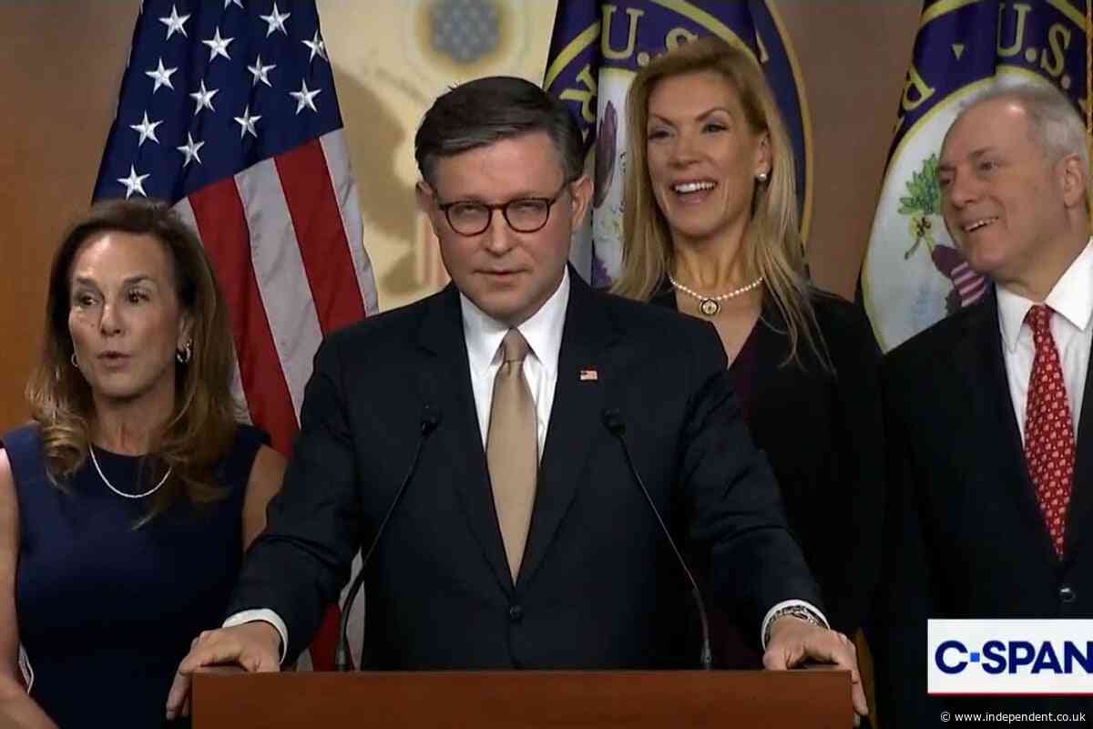Mike Johnson’s epic eye roll as he gets word of birthright citizenship ruling draws chuckles from Hill reporters