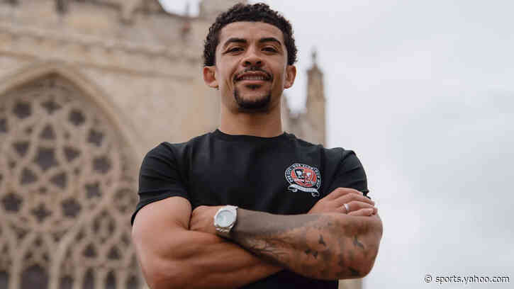 Exeter City sign striker Gordon on one-year deal