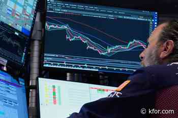 US stocks trim their losses for June