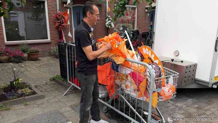 Duizenden vlaggetjes meteen opgeruimd, Oranjestraat is klaar met WK-voetbal