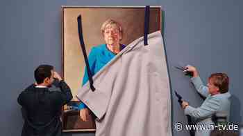 "Tut dem Museum bestimmt gut": Merkel hängt auf Augenhöhe
