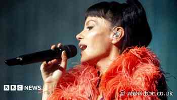 Lily Allen defends tour after some fans criticise show length