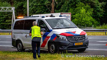 Voetganger zwaargewond na aanrijding door politieauto op A50 bij Schaijk