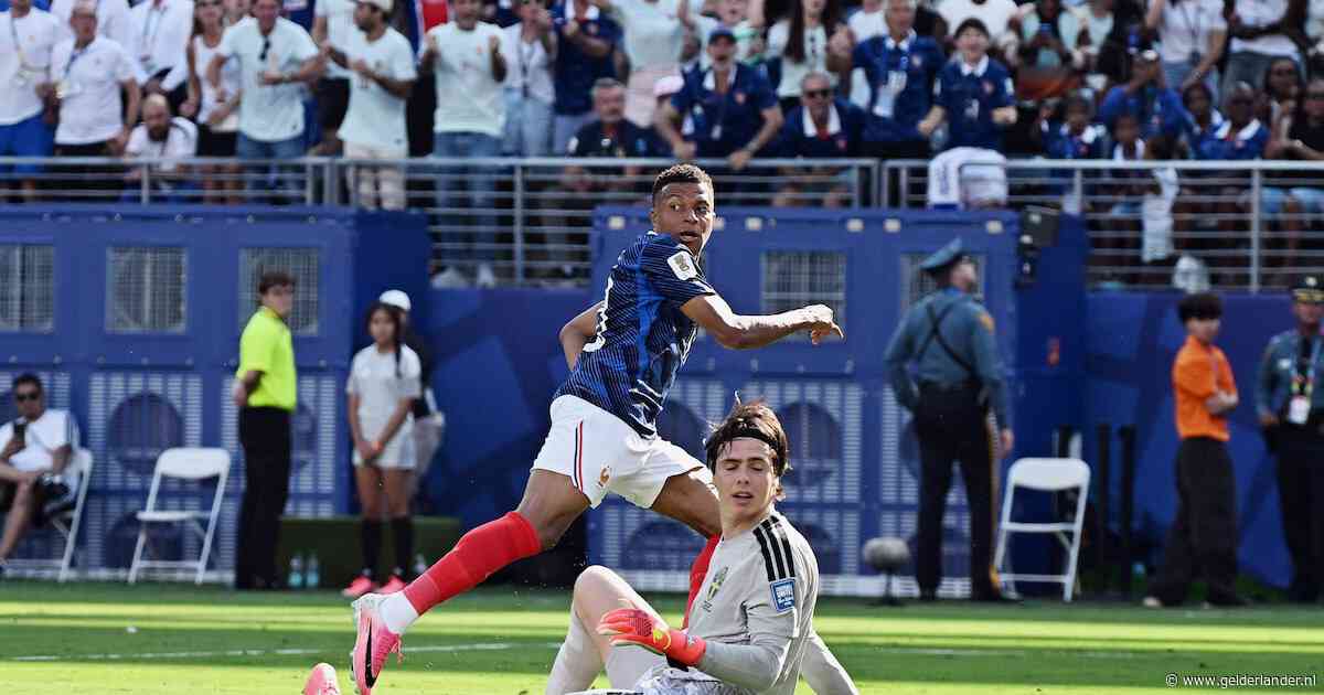 LIVE WK voetbal | Nederlandse arbitrage is scherp: goal Mbappé terecht afgekeurd voor buitenspel