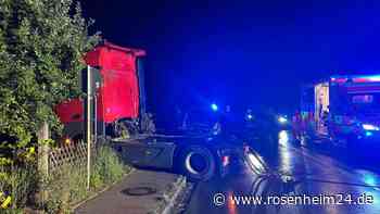 Vorgarten-Schock in Reitmehring: Lkw kracht in Grundstück neben der B304