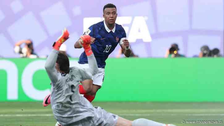 Mbappé firmó su doblete ante Suecia y llegó a 18 goles en Copas del Mundo