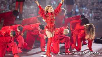 Helene Fischer kan moeilijk schitteren in Gelredome, maar trage start is al snel vergeten bij romantisch luchtnummer
