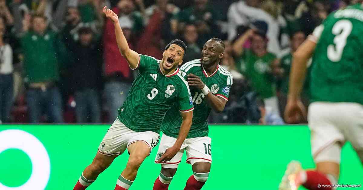 Mexico laat kolkend stadion juichen met twee goals in uitgesteld duel met Ecuador