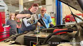 Pinellas Schools launches first girls-only automotive summer camp
