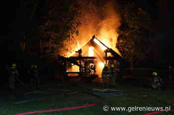 Houten bungalow verwoest door felle brand op vakantiepark