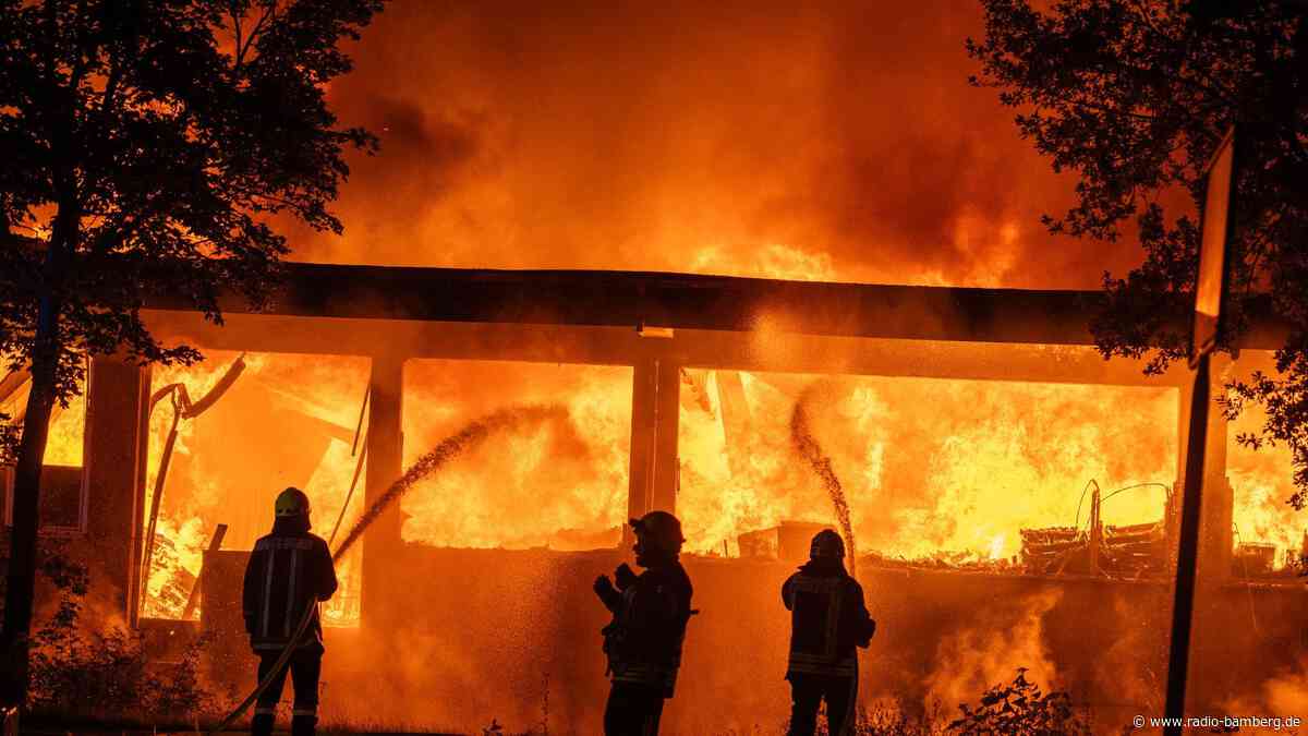 Feuerinferno in Lichtenfelser Lagerhalle