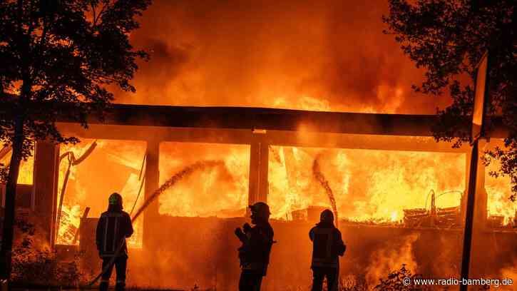 Feuerinferno in Lichtenfelser Lagerhalle