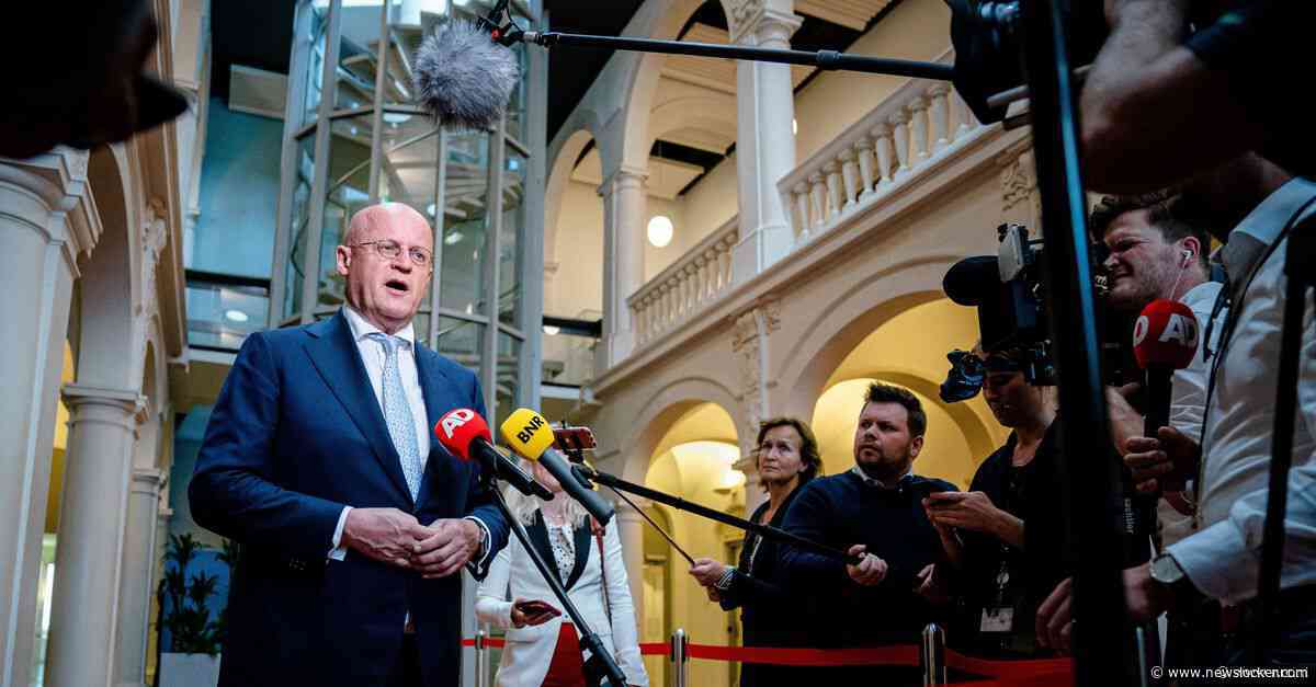 Commissie verhoort &amp;#8216;handhavingsminister&amp;#8217; Ferd Grapperhaus, die zelf in opspraak kwam over het niet naleven van coronamaatregelen en Jaap van Dissel, die voor de tweede keer langskomt