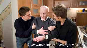 Coronation Street fans pay tribute as actor dies while classic episodes air