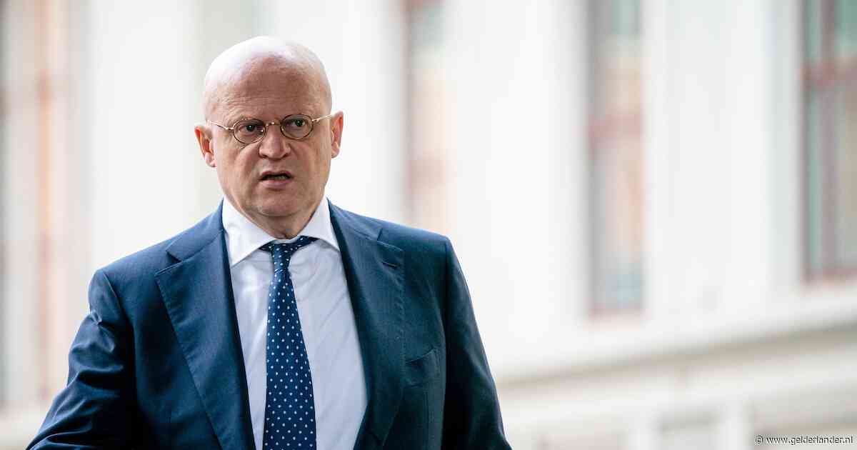 Grapperhaus én Van Dissel over avondklok: ‘Dit is een beladen verhoor’