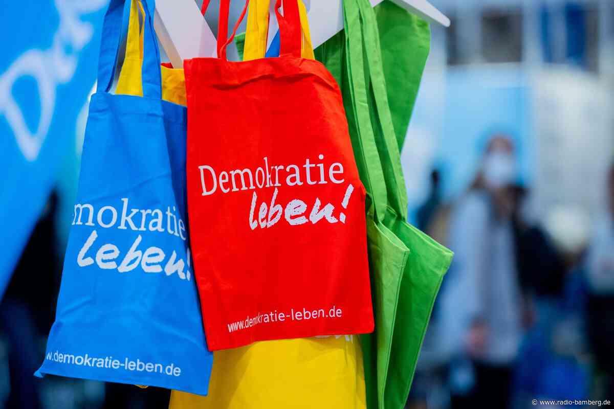 «Demokratie leben!»: Prien bezieht Verfassungsschutz mit ein
