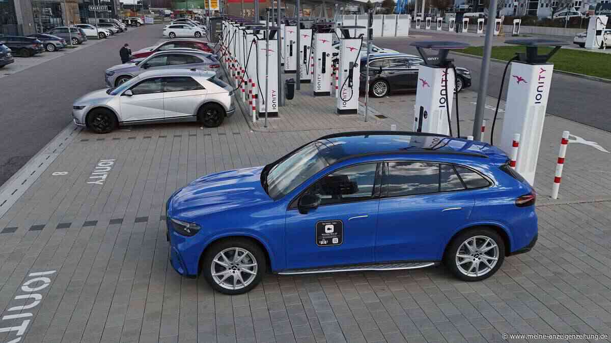 Beliebte E-Auto-Funktion als Unfallrisiko: Versicherer-Studie deckt Bedien-Problematik auf