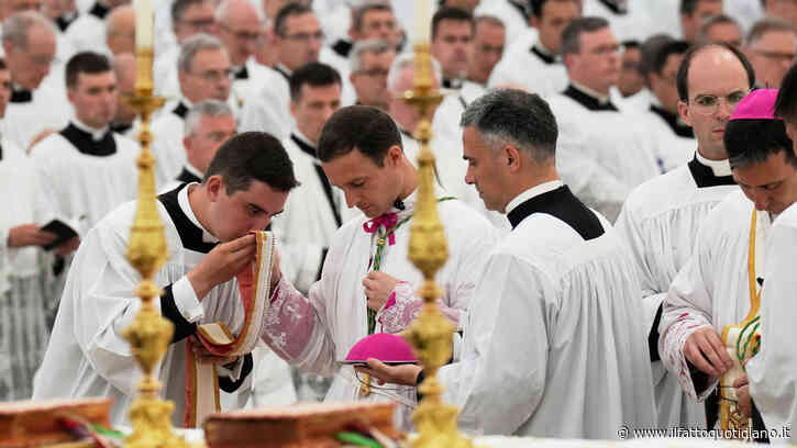 Lefebvriani consacrano 4 nuovi vescovi e ignorano l’appello del Papa: è scisma. “Noi al servizio della Chiesa, ci benedica”