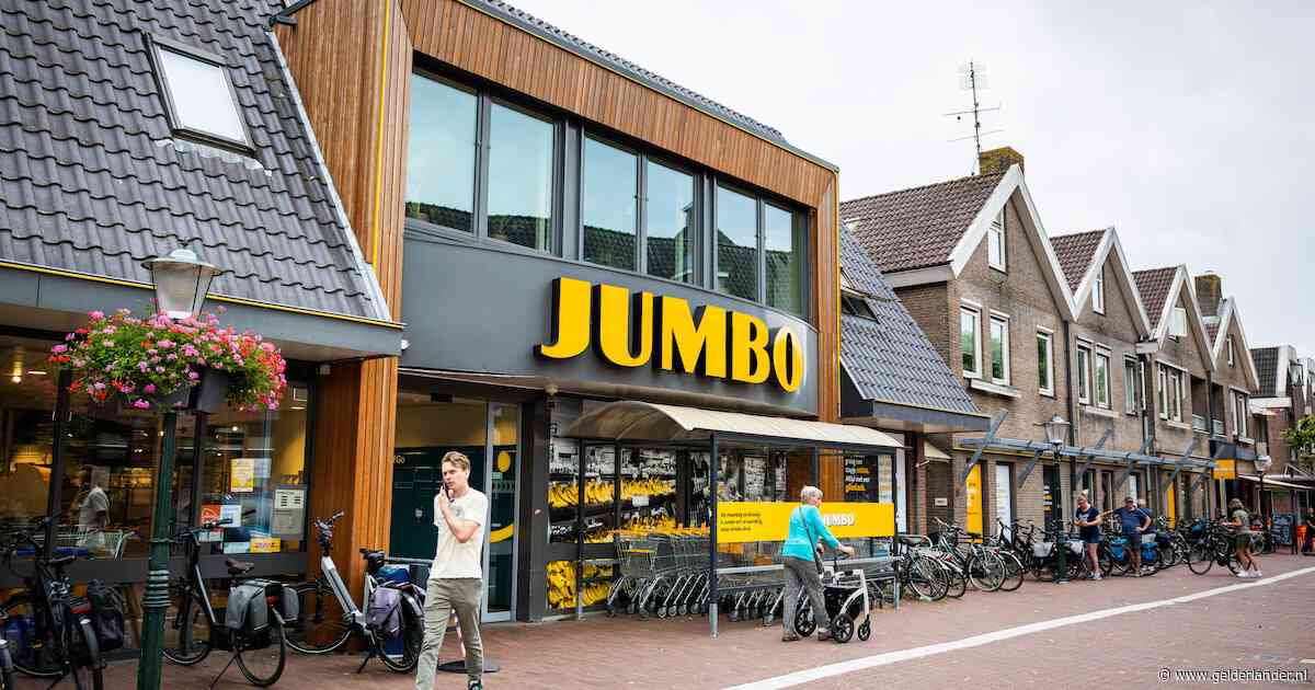 Campinggasten dringen voor het middaguur al voor Jumbo: lokale partij wil daar iets aan doen