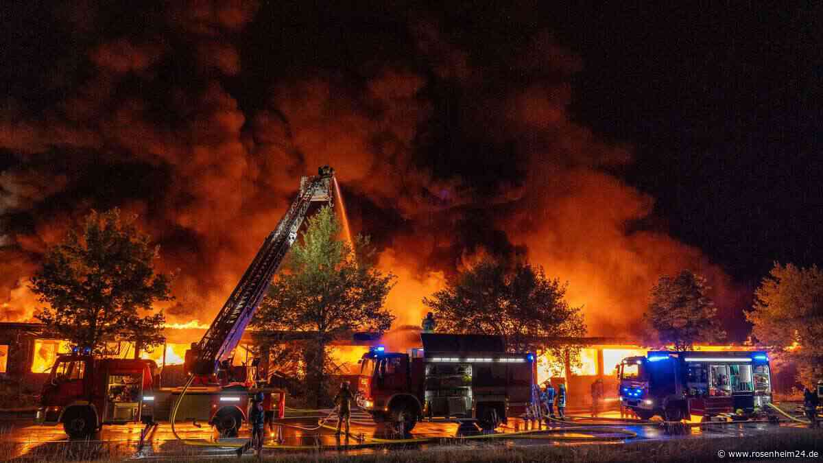 Gigantisches Feuerinferno in Bayern: Tausende Särge stehen lichterloh in Flammen