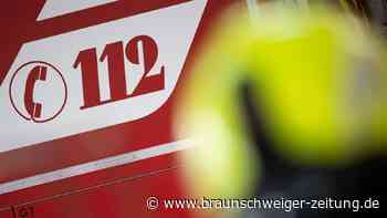 Feuerwehr im Östlichen Ringgebiet: Auto steht in Vollbrand