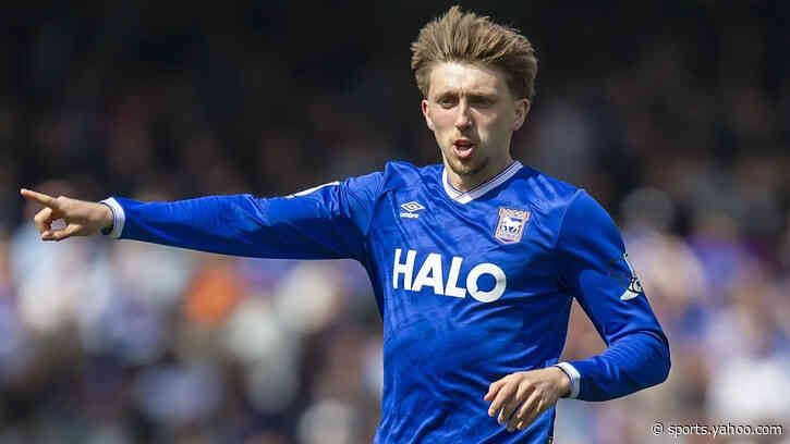 Midfielder Neil joins Rangers from Sunderland