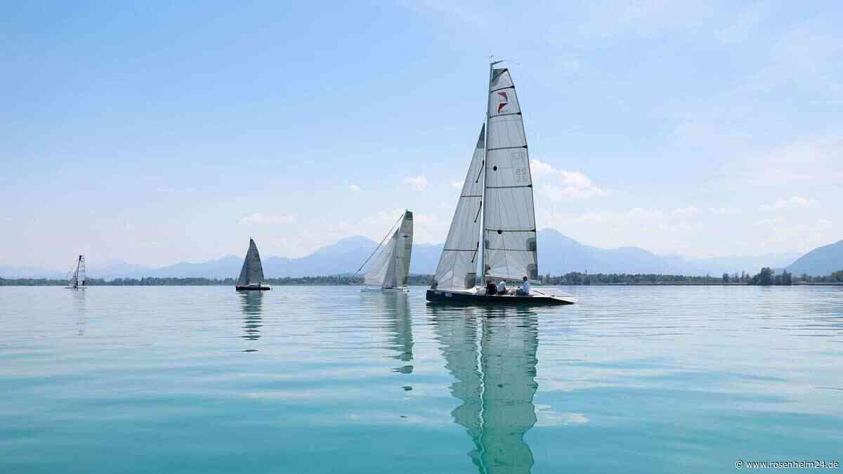 Kein sportlicher Sieger: Hitze und Flaute stoppen 25. Jubiläums-Regatta in Prien am Chiemsee