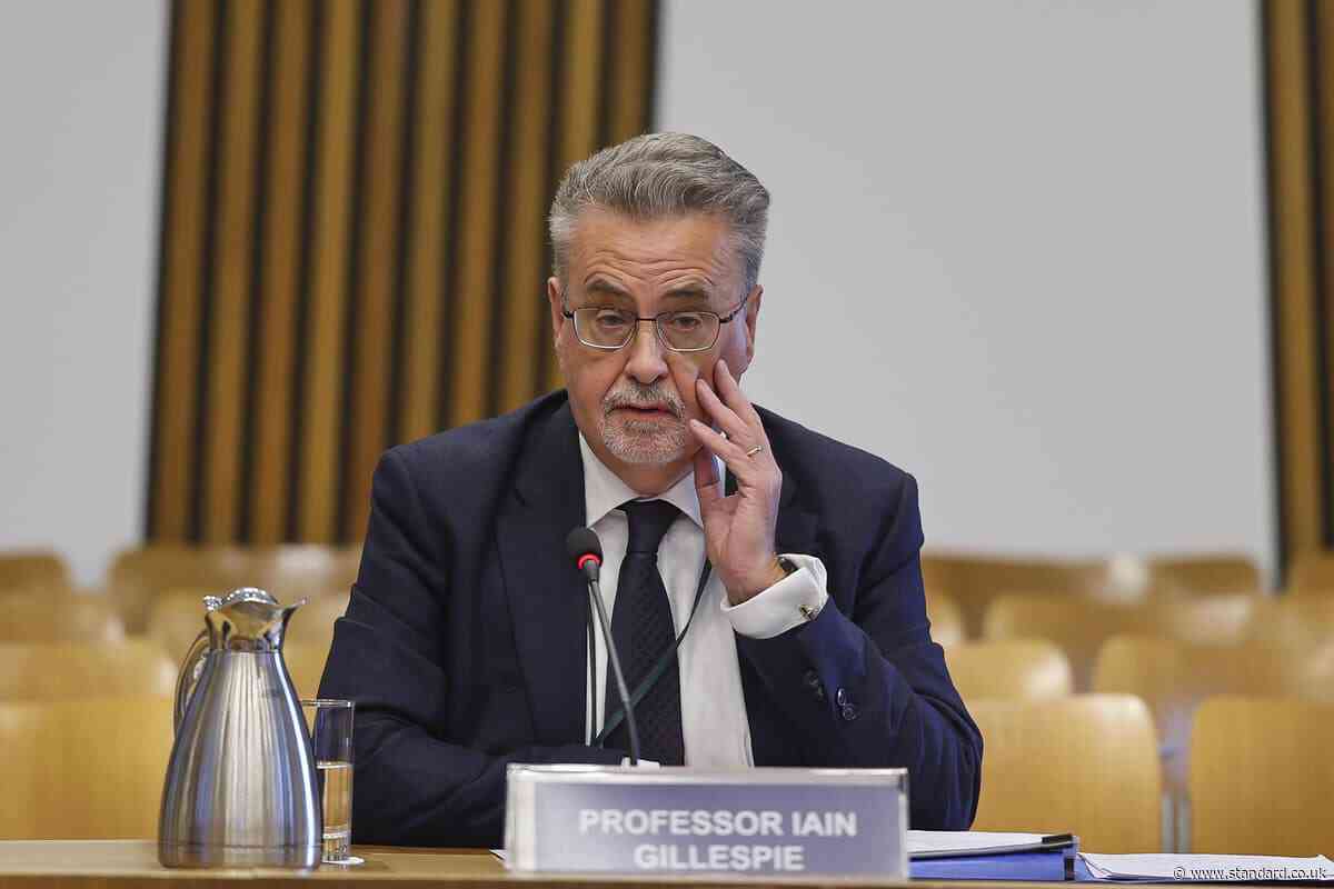 Dundee University principals paid nearly £300,000 after stepping down