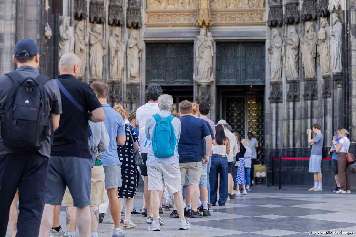 Wie kommt der Eintrittspreis am Kölner Dom am ersten Tag an?