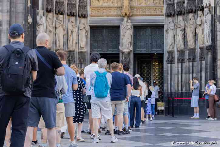 Wie kommt der Eintrittspreis am Kölner Dom am ersten Tag an?