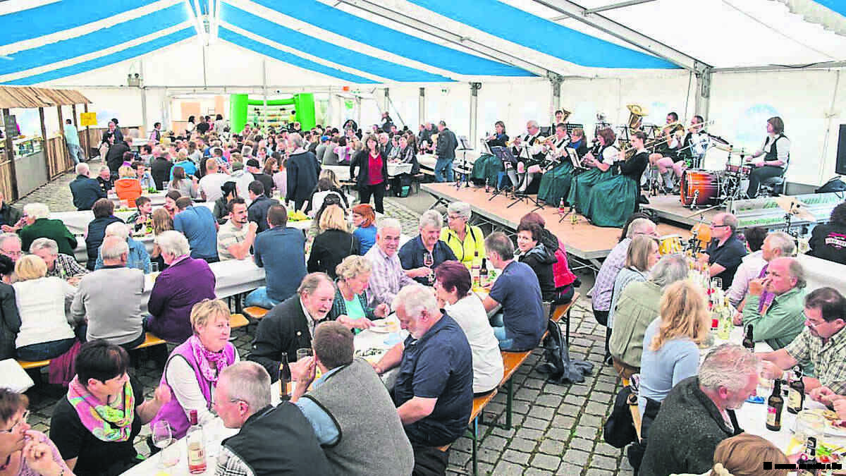 Das Single-Dasein soll ein Ende haben – Bayerischer Ort bandelt mit Pfälzer Winzerdorf an