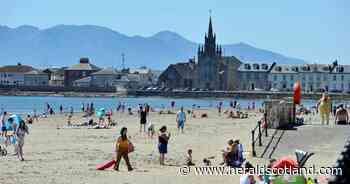 People warned to avoid bathing at popular Scottish beach over sewage scare