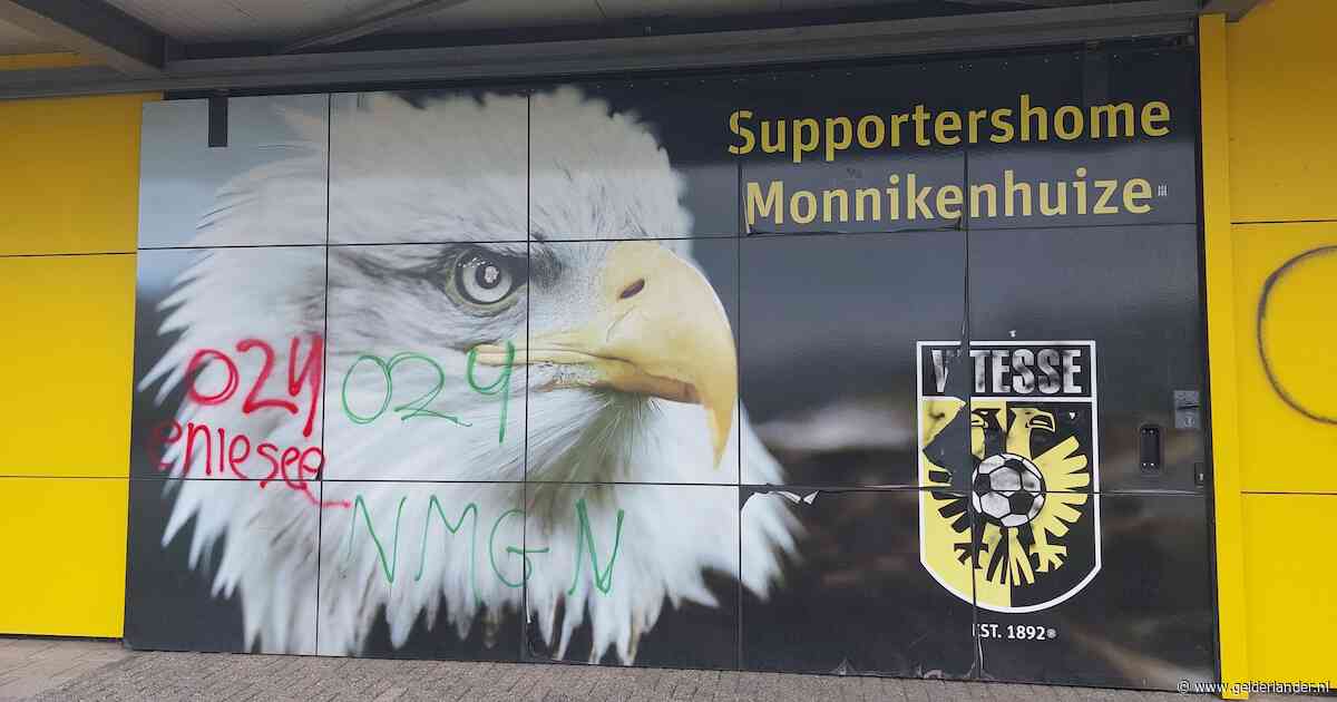 Supportershome Vitesse bespoten met teksten als ‘024 eniesee’