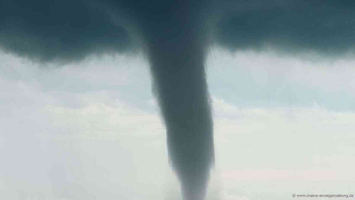 Tornado bildet sich auf dem Bodensee