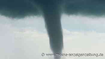 Tornado bildet sich auf dem Bodensee