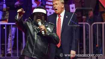 Donald Trump eert overleden Village People-zanger: ’We zullen elke keer dat YMCA wordt gedraaid aan Victor denken’