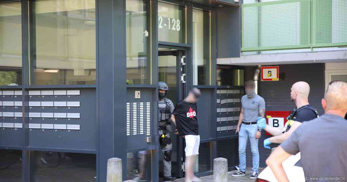 Gijzeling in Zutphen: man geboeid en geblinddoekt afgevoerd uit flatgebouw