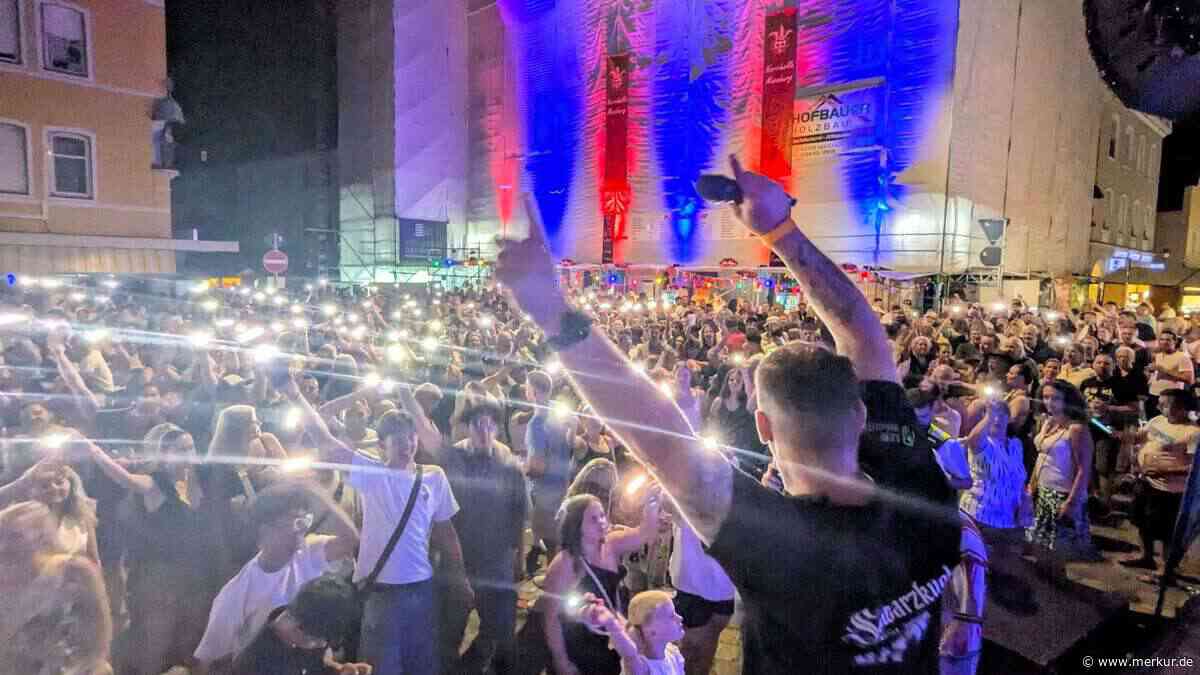 Moosburger Sommernacht lockt 7000 Besucher trotz fast 40 Grad
