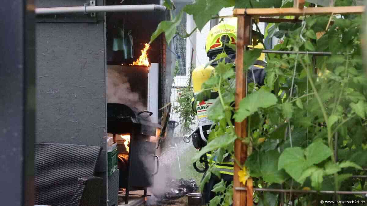 Person bei Grill-Brand in Waldkraiburg offenbar schwer verletzt