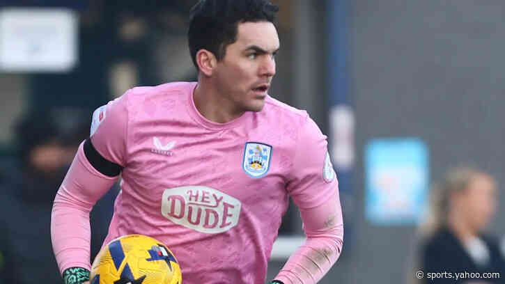 Preston sign Huddersfield goalkeeper Nicholls