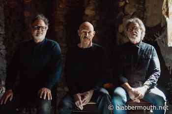 STICK MEN Pay Homage To KING CRIMSON's 'Thrak' On First New Studio Album In A Decade, 'Let's Thrak Again'