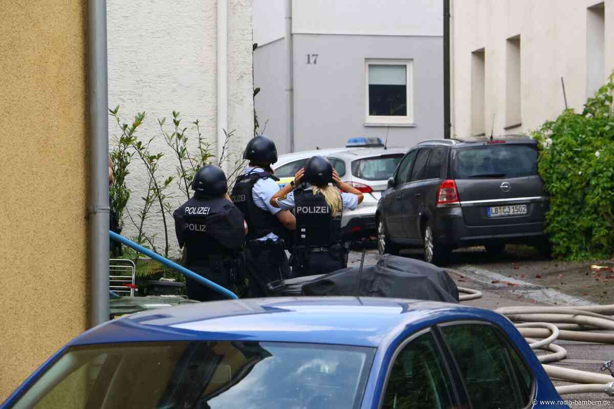 Großeinsatz – Drohte ein verärgerter Mieter mit Brandsätzen?
