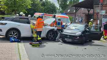 Hauptstraße in Hillerse nach schwerem Unfall gesperrt – vier Verletzte