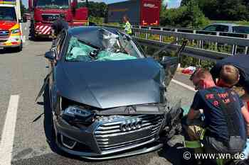 Unfall auf der A 43: Reifen soll gegen Auto gerast sein