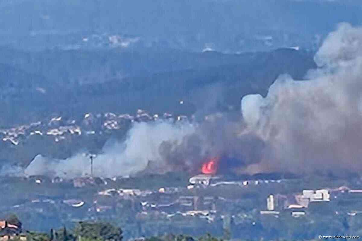 Incendie à Fréjus : une trentaine d’hectares parcourus, plusieurs campings évacués, la circulation très perturbée