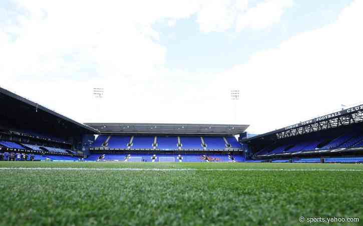 Ipswich Town sign Hearts midfielder Slattery