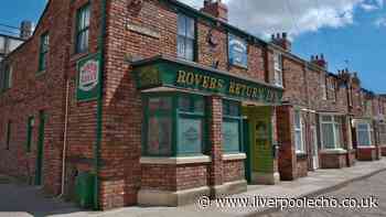 Coronation Street fans fume 'we deserve better' as they slam 'unrealistic' blunder