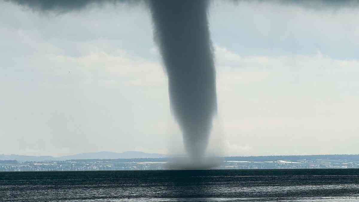 Kurzes Spektakel: Tornado fegt über den Bodensee hinweg
