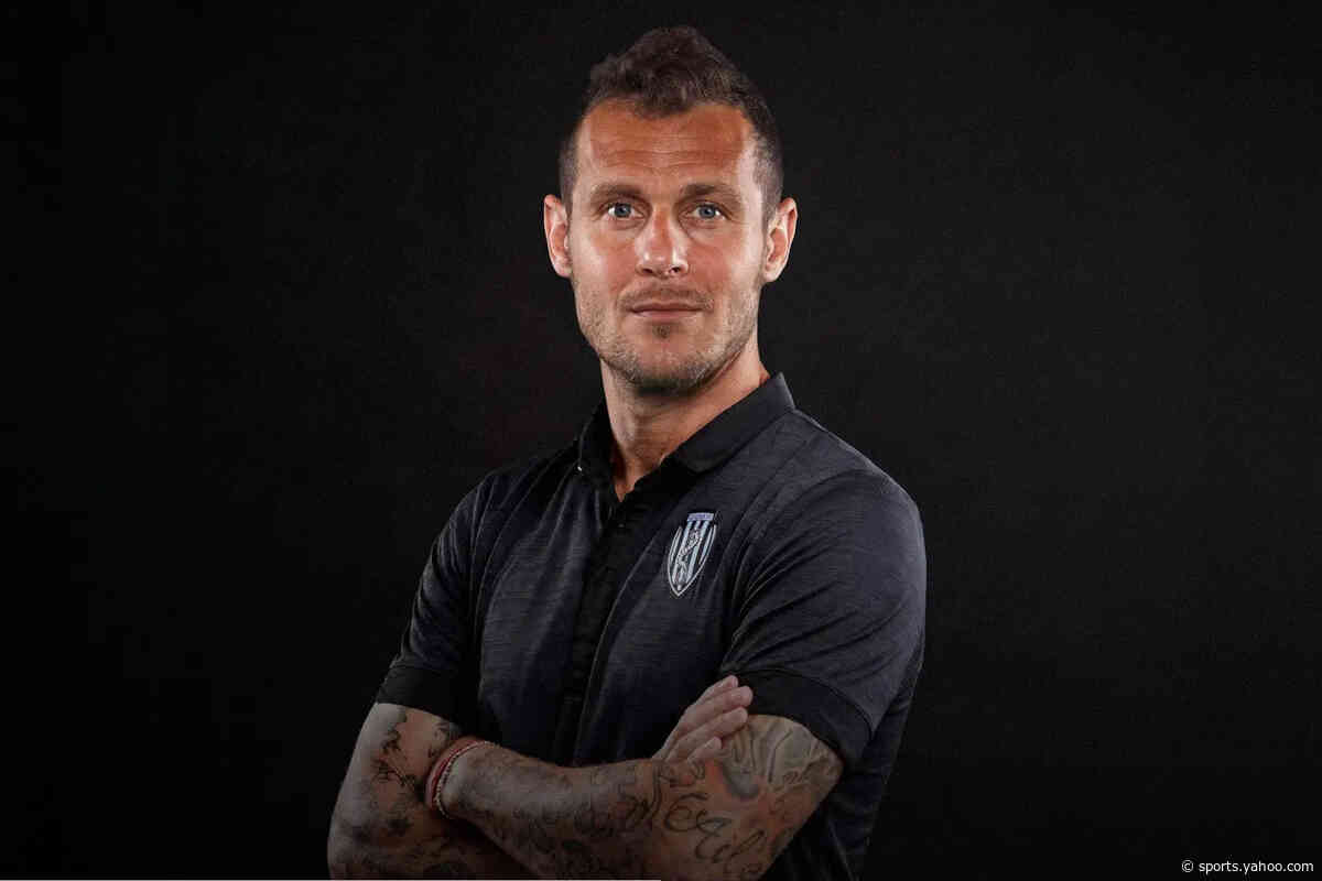 Official: Diamanti is new Cesena coach after 8 games under Cole